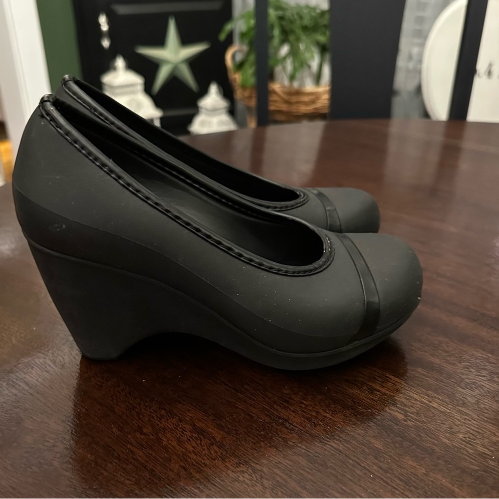 CROCS Black Platform Wedge Pumps
